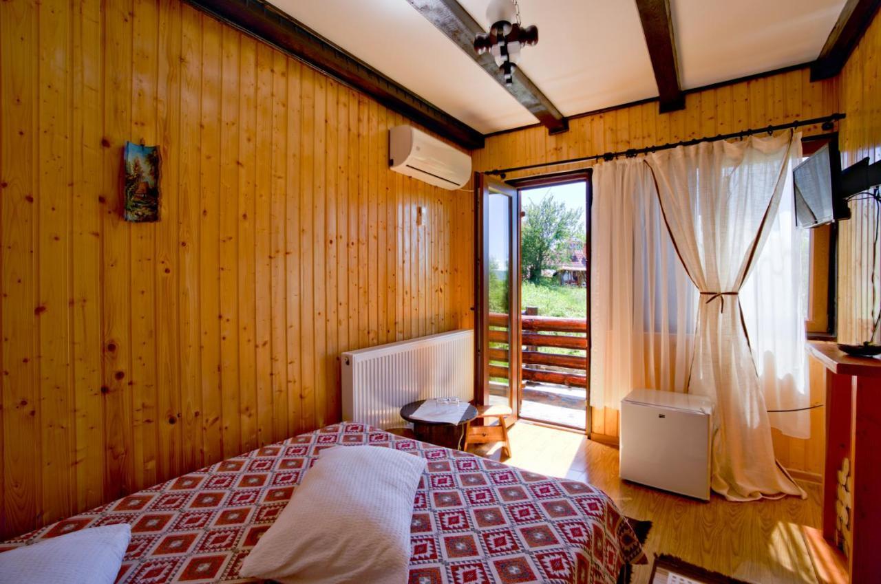 Pensiunea La Maria Lu' Sandoiu Hotel Poenari Exterior foto