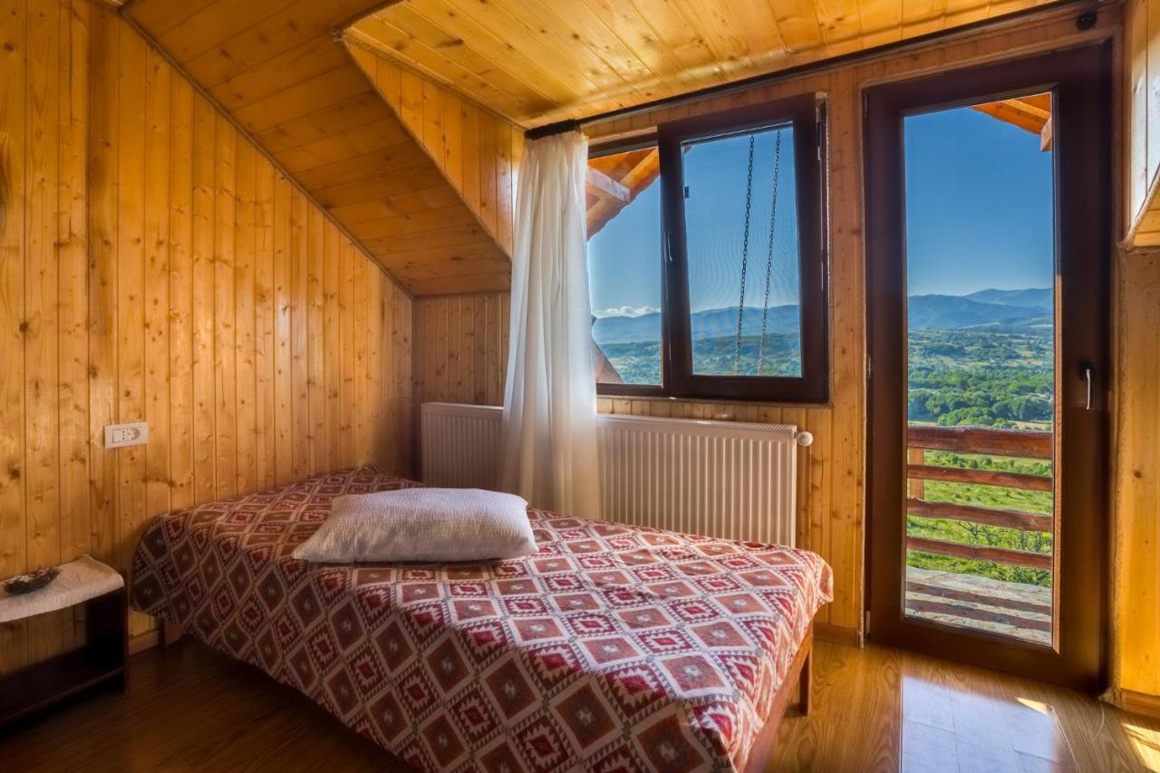 Pensiunea La Maria Lu' Sandoiu Hotel Poenari Exterior foto