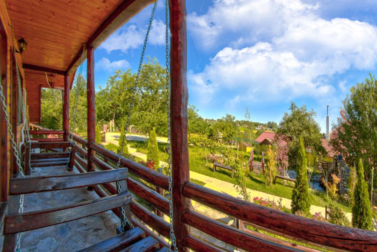 Pensiunea La Maria Lu' Sandoiu Hotel Poenari Exterior foto