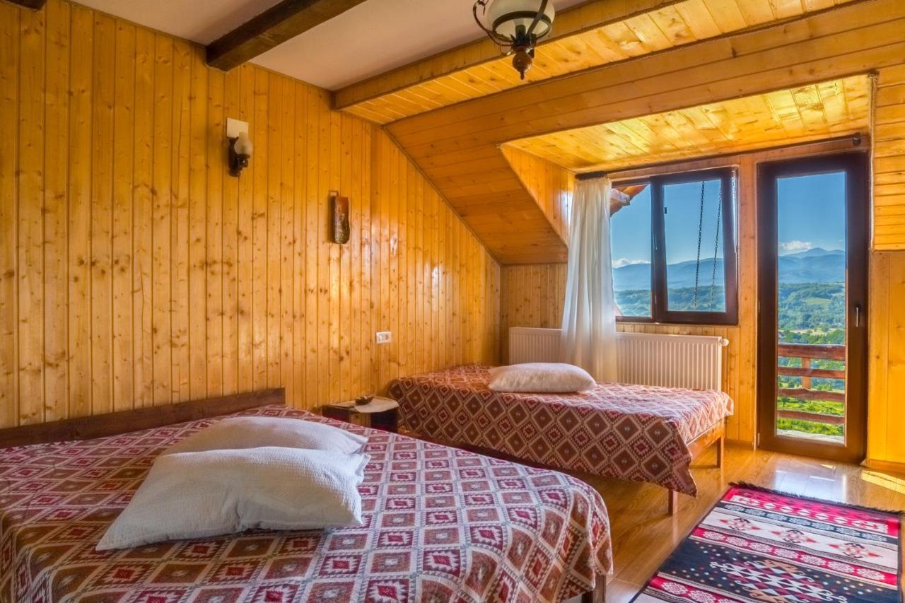 Pensiunea La Maria Lu' Sandoiu Hotel Poenari Exterior foto
