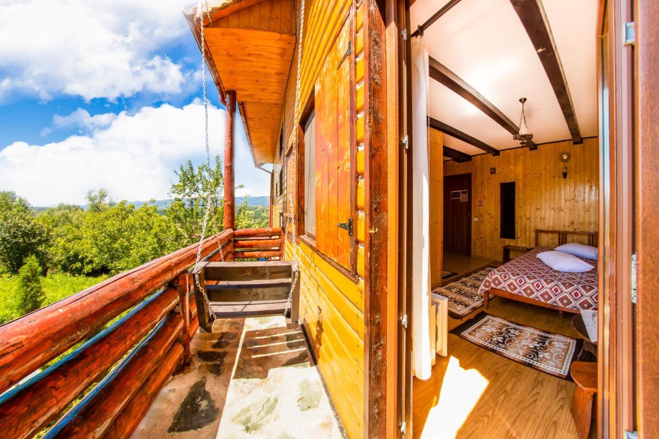 Pensiunea La Maria Lu' Sandoiu Hotel Poenari Exterior foto