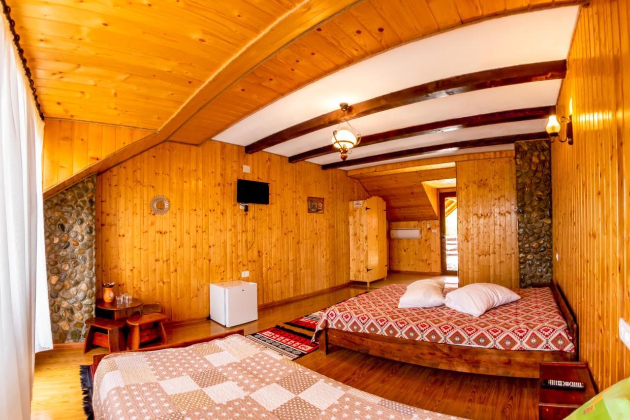 Pensiunea La Maria Lu' Sandoiu Hotel Poenari Exterior foto