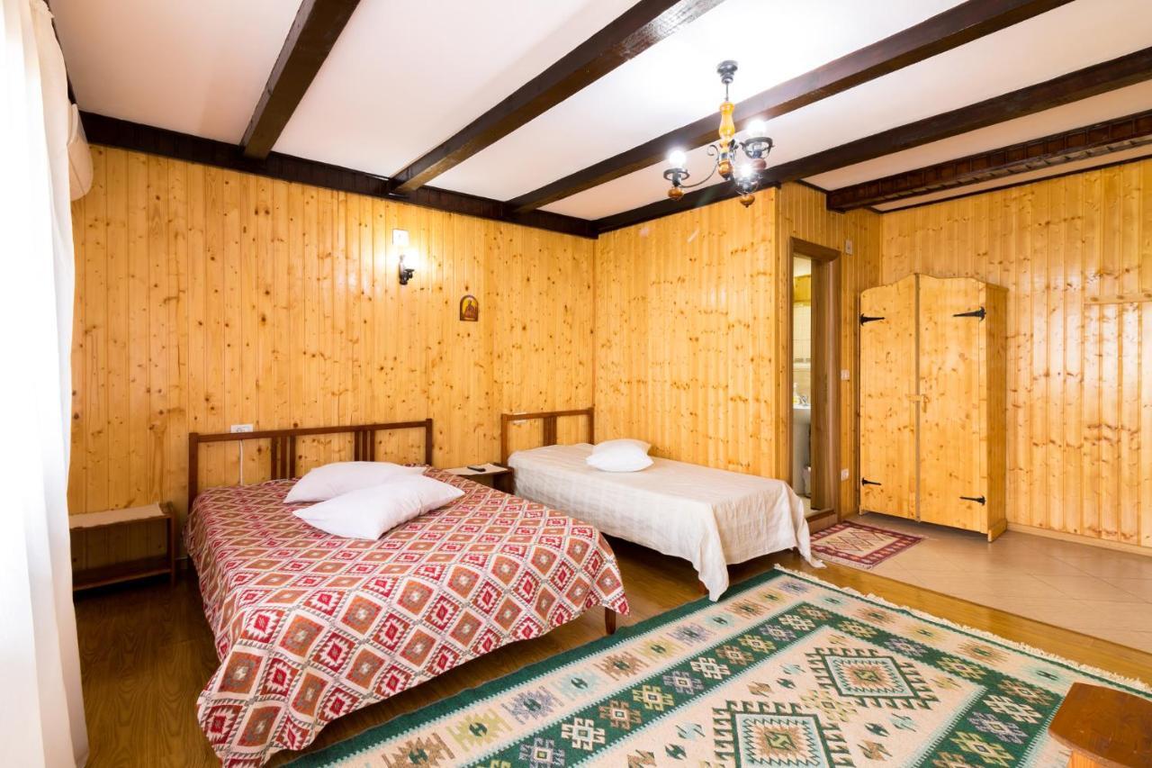 Pensiunea La Maria Lu' Sandoiu Hotel Poenari Exterior foto