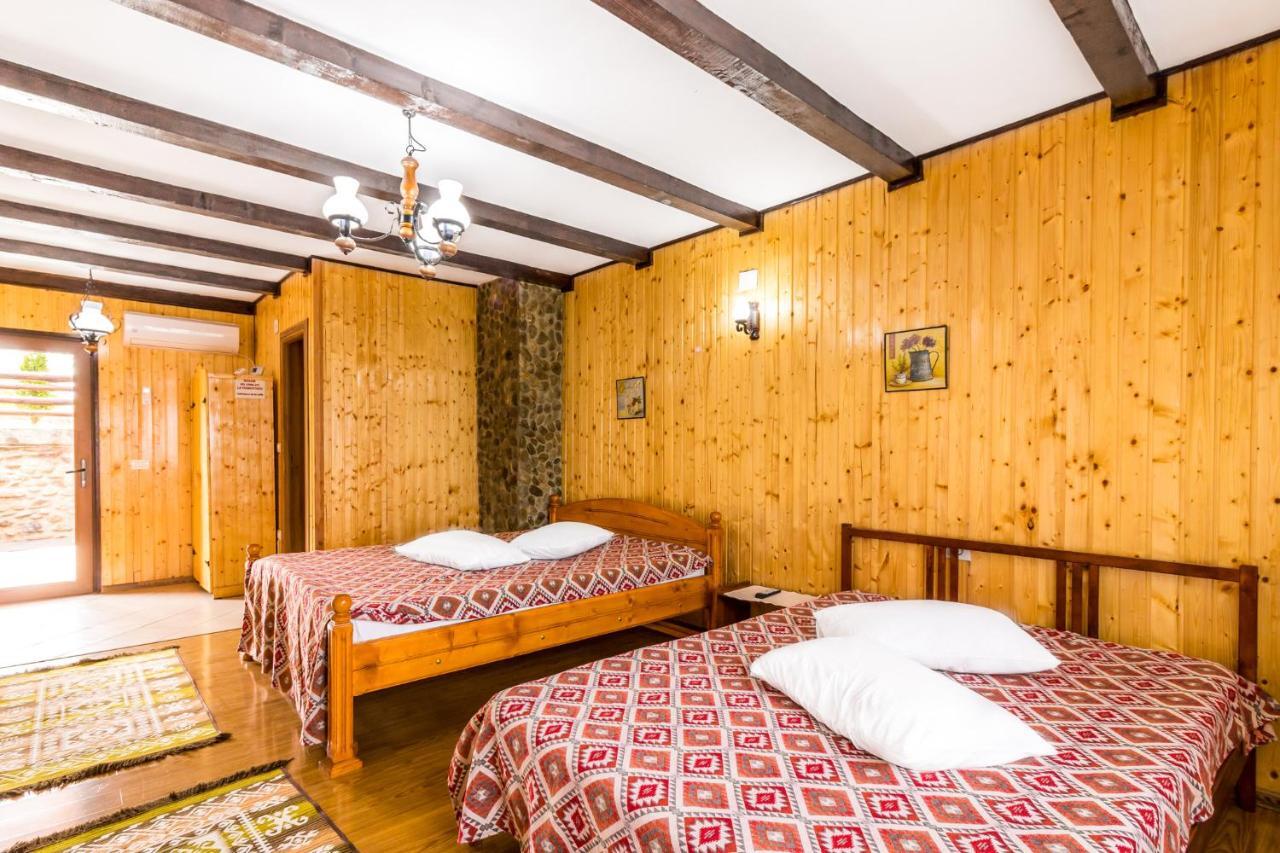 Pensiunea La Maria Lu' Sandoiu Hotel Poenari Exterior foto