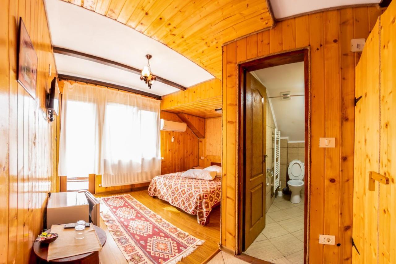 Pensiunea La Maria Lu' Sandoiu Hotel Poenari Exterior foto