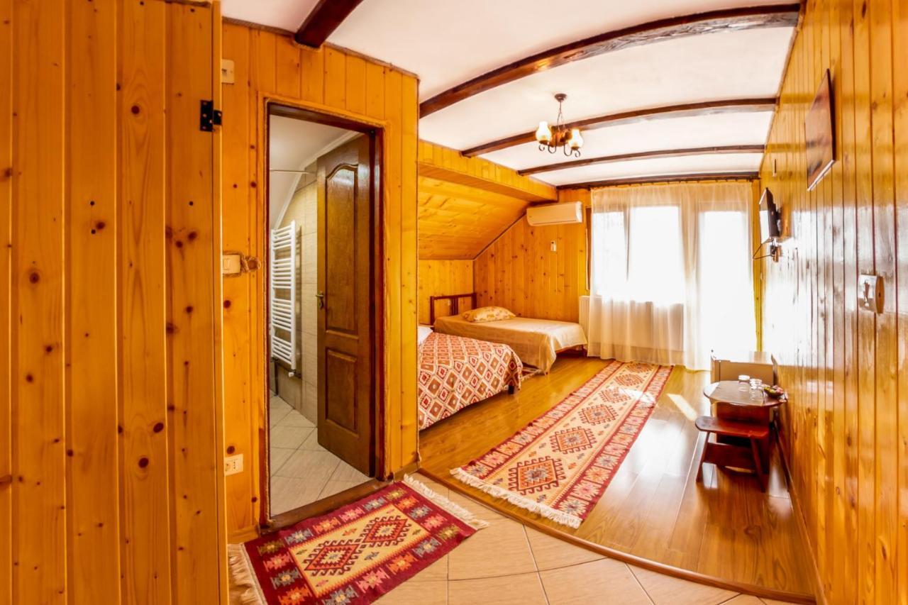 Pensiunea La Maria Lu' Sandoiu Hotel Poenari Exterior foto