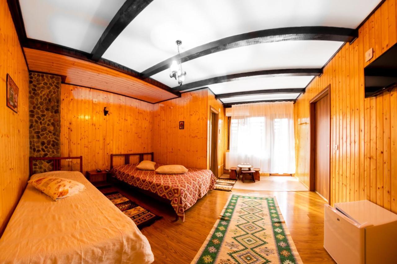 Pensiunea La Maria Lu' Sandoiu Hotel Poenari Exterior foto