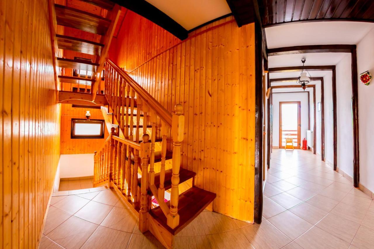 Pensiunea La Maria Lu' Sandoiu Hotel Poenari Exterior foto