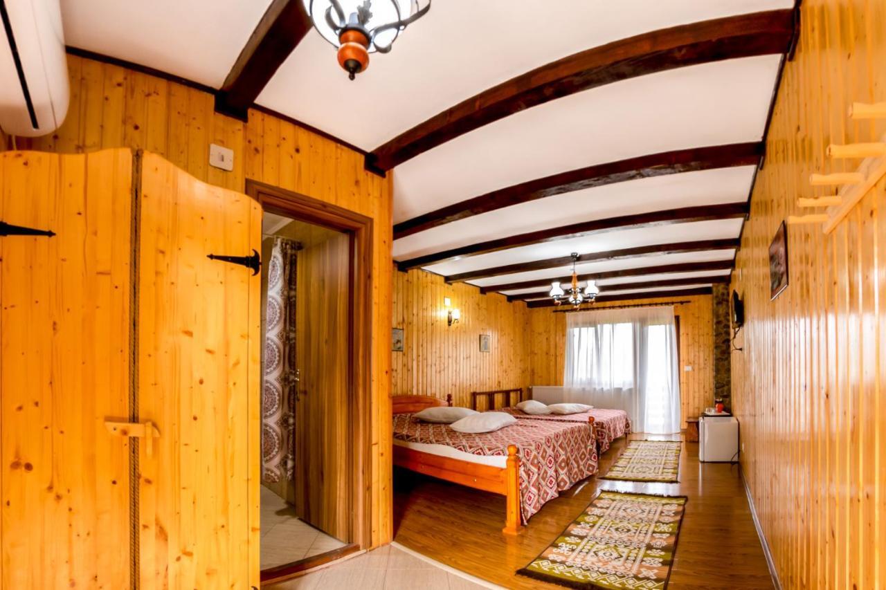 Pensiunea La Maria Lu' Sandoiu Hotel Poenari Exterior foto